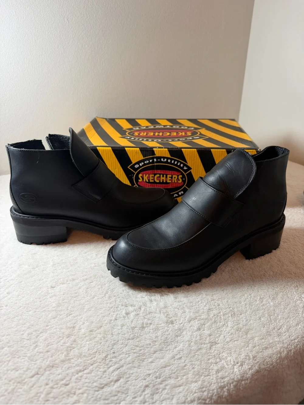 Skechers Women’s  Black Leather Slip-On Chelsea Boots